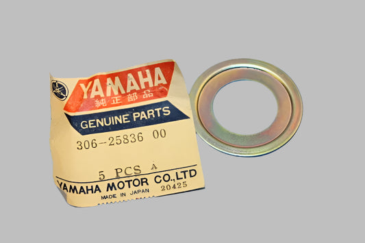 YAMAHA TX650 XS2 FRONT WHEEL BARING D UST COVER 306-25836H00