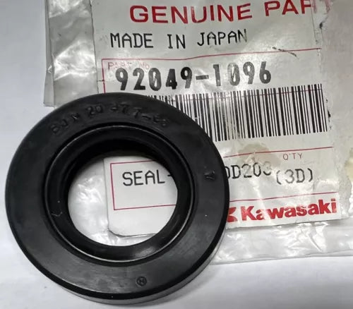 KAWASAKI KDX80 KX60 KX80 KX100 Factory Rear Wheel Hub Oil Seal 92049-1096