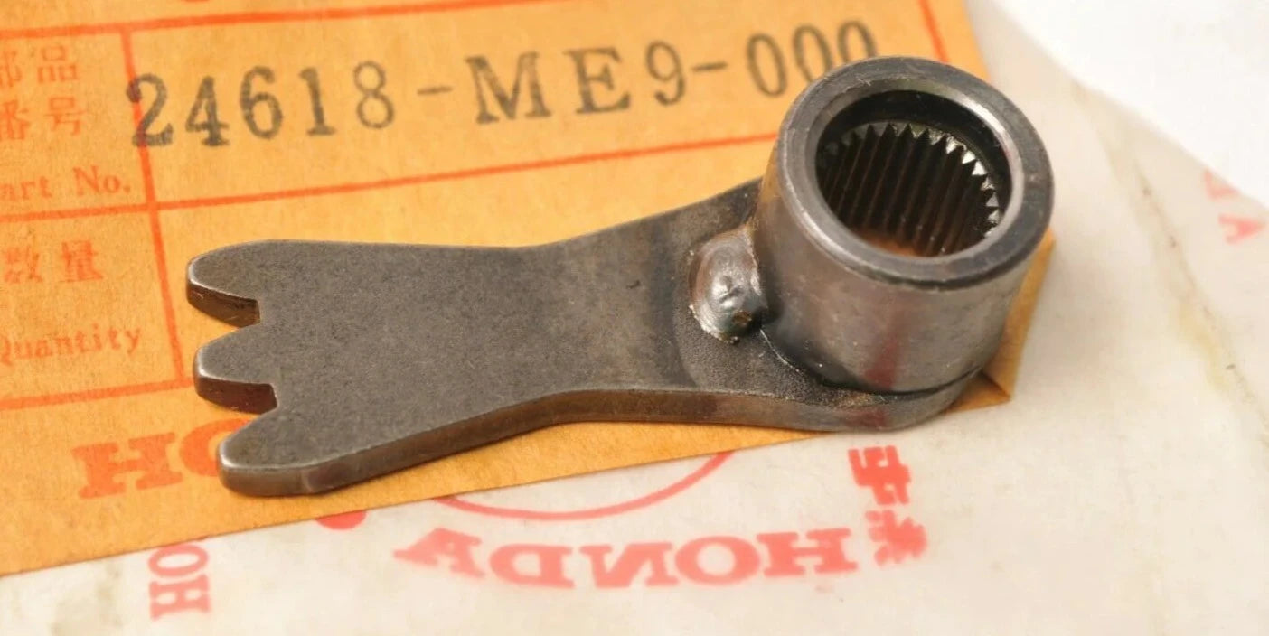 HONDA VT700 VT750 SHADOW GEARSHIFT ARM B 24618-ME9-000