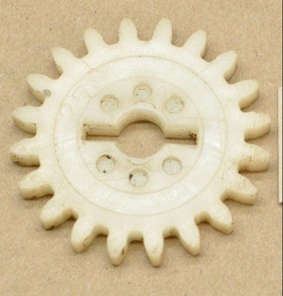 YAMAHA R5 RD350 RD400 TZ250 TZ350 TACHOMETER DRIVE GEAR 276-17841-00