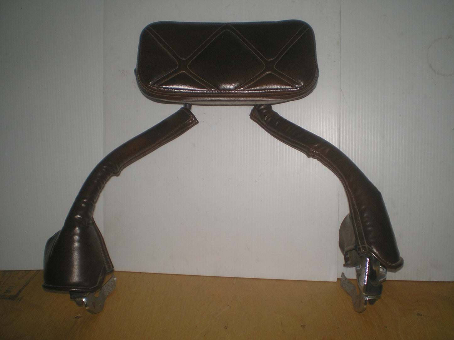 YAMAHA 1983 XVZ1200 VENTURE ROYAL FACTORY DRIVER BACK REST ASSEMBLY