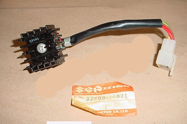 SUZUKI GT380 GT550 GT750 RE5 TS400 RECTIFIRE ASSEMBLY 32800-31021