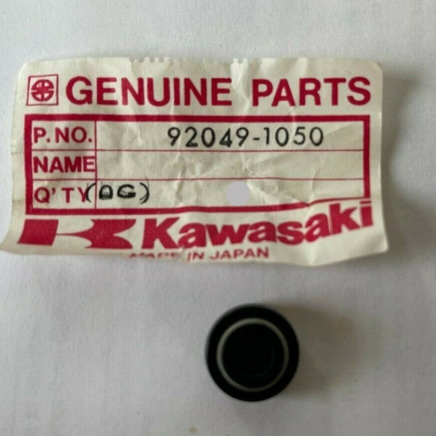 KAWASAKI KZ550 ZR550 ZX550 ENGINE VALVE OIL SEAL 92049-1050 / 92049-1153