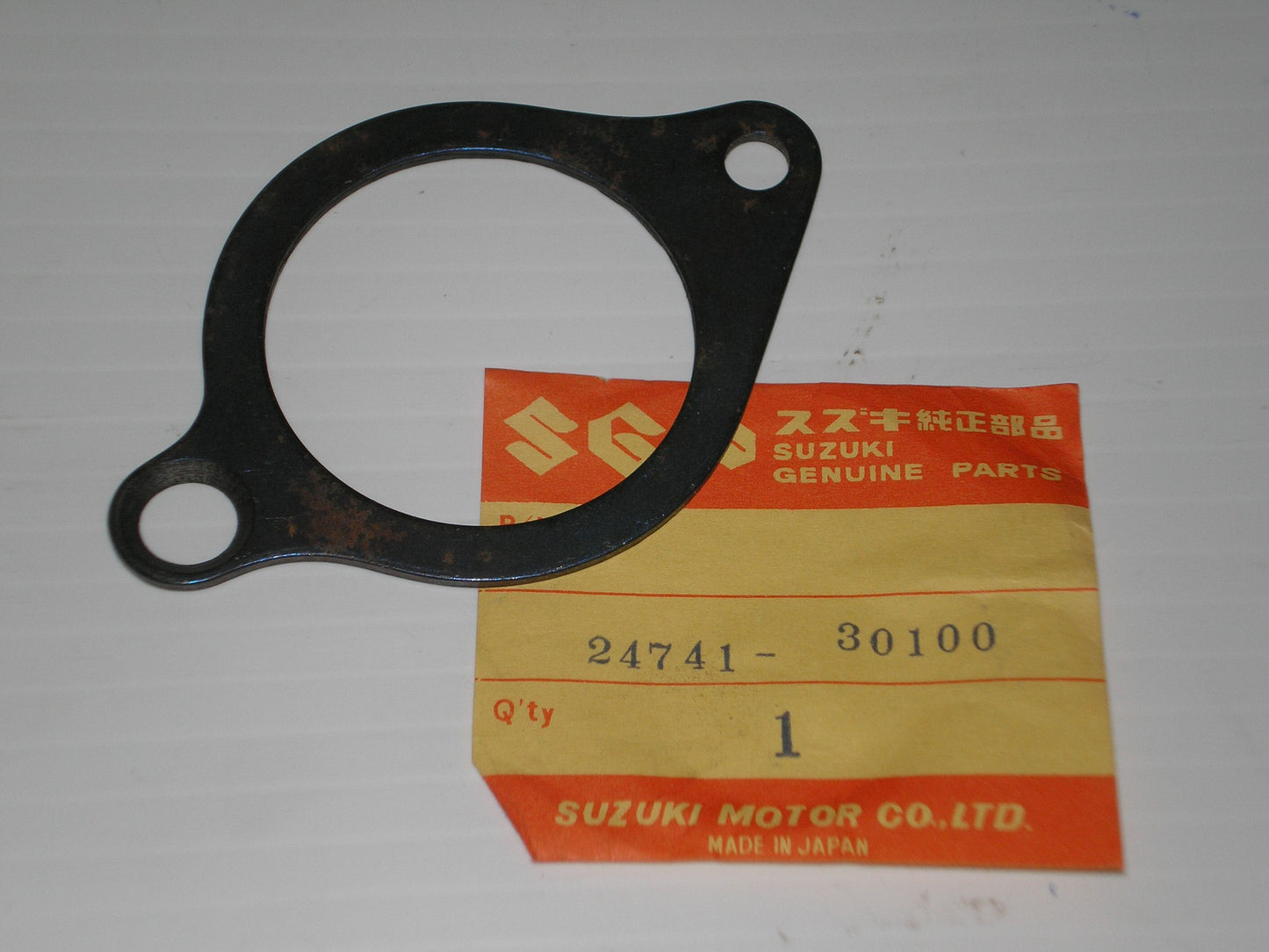 SUZUKI DS250 RE5 RL250 TM250 TS250 1972-1980 Retaining Plate 24741-30100