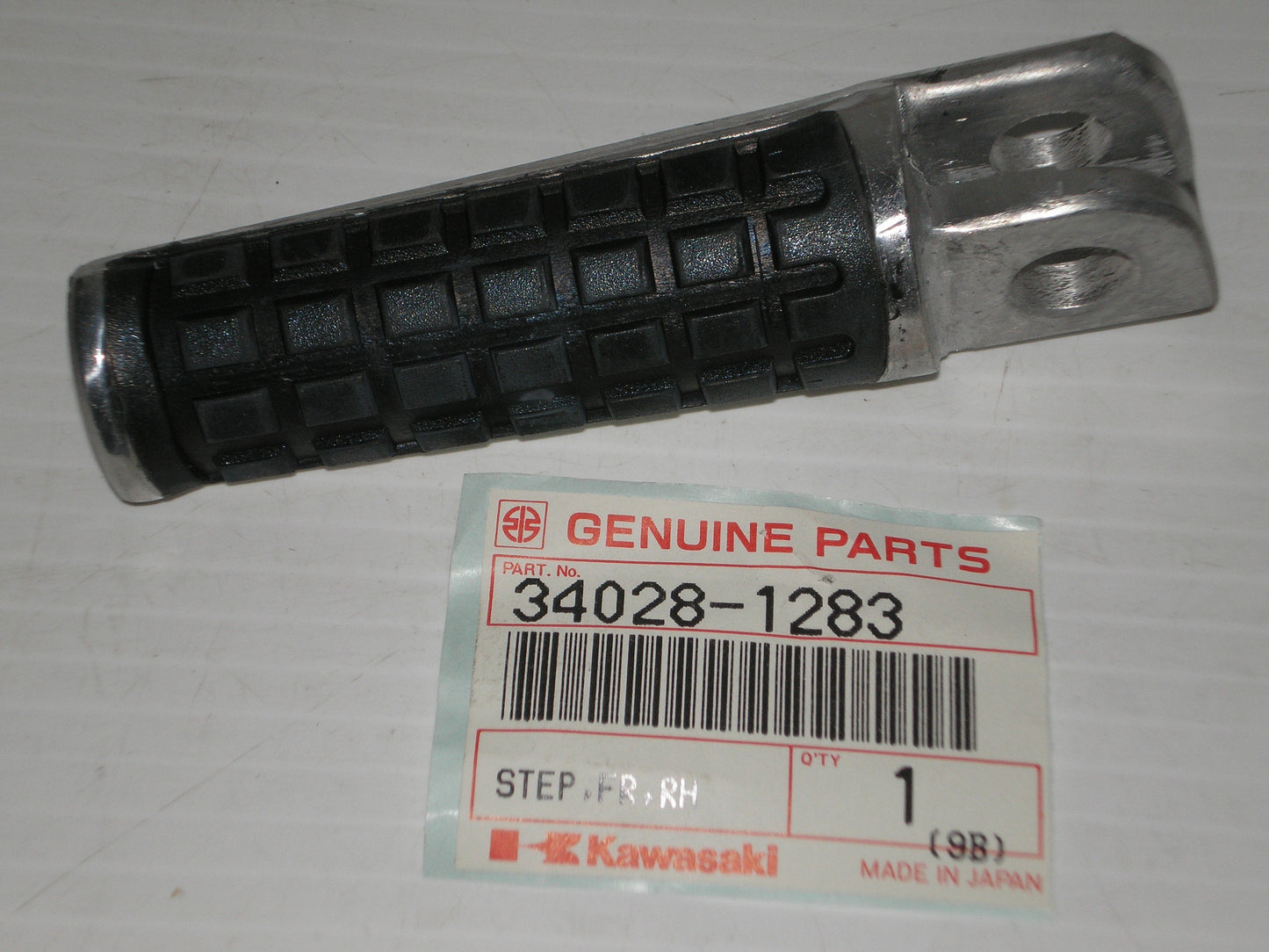 KAWASAKI ZX-7 ZX750 Front R/H Driver Footrest 34028-1283