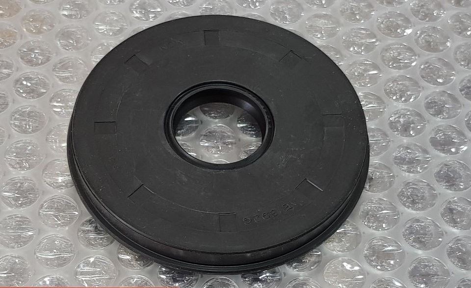 SUZUKI RM370 RM400 TM400 TS400 R/H Crankshaft Oil Seal 09289-40004