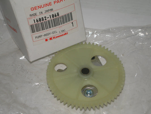 KAWASAKI KEF300 KLF300 Engine Oil Pump Assembly 16082-1068