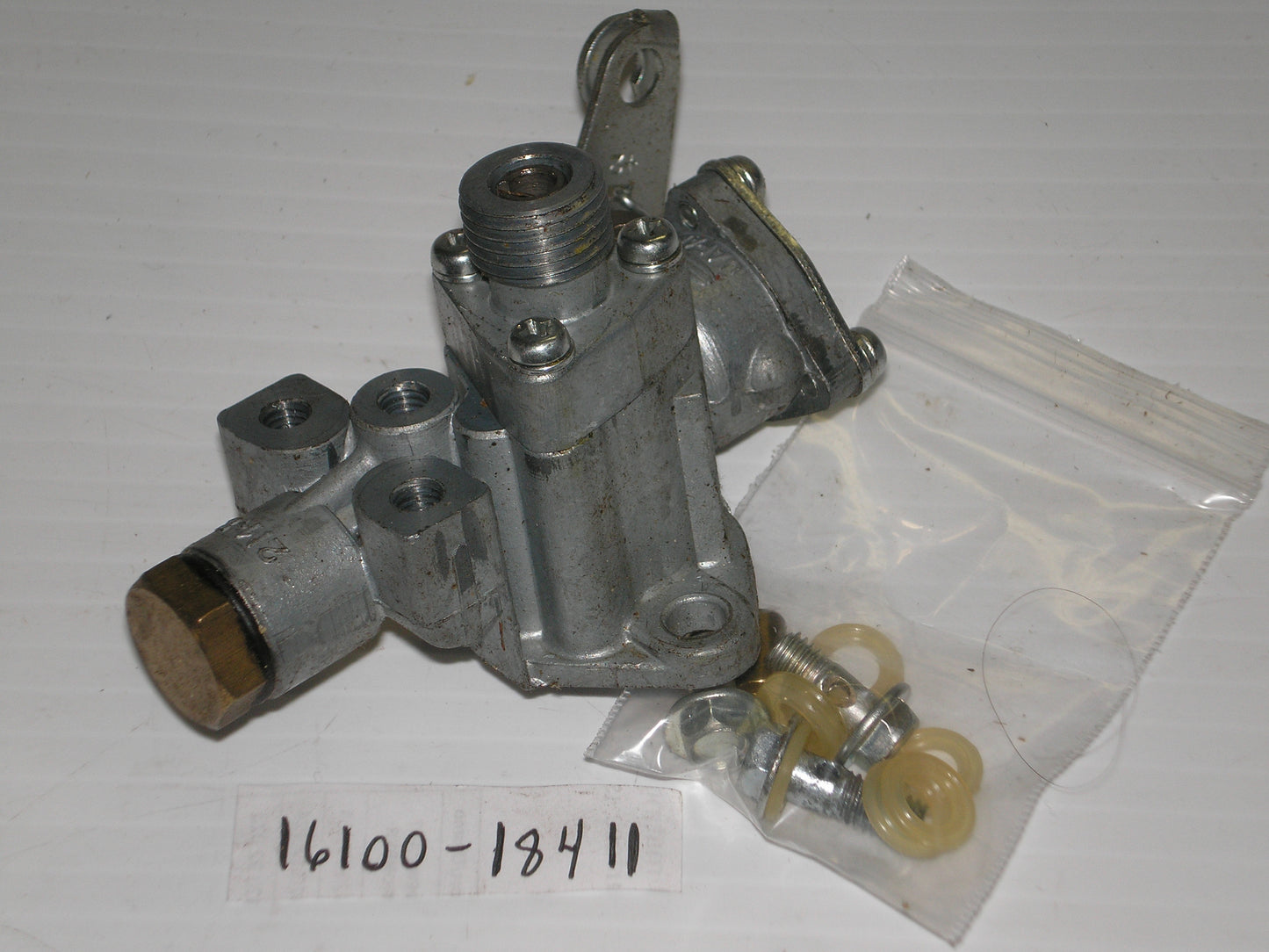 SUZUKI T250 T250R Oil Pump Assembly 16100-18411
