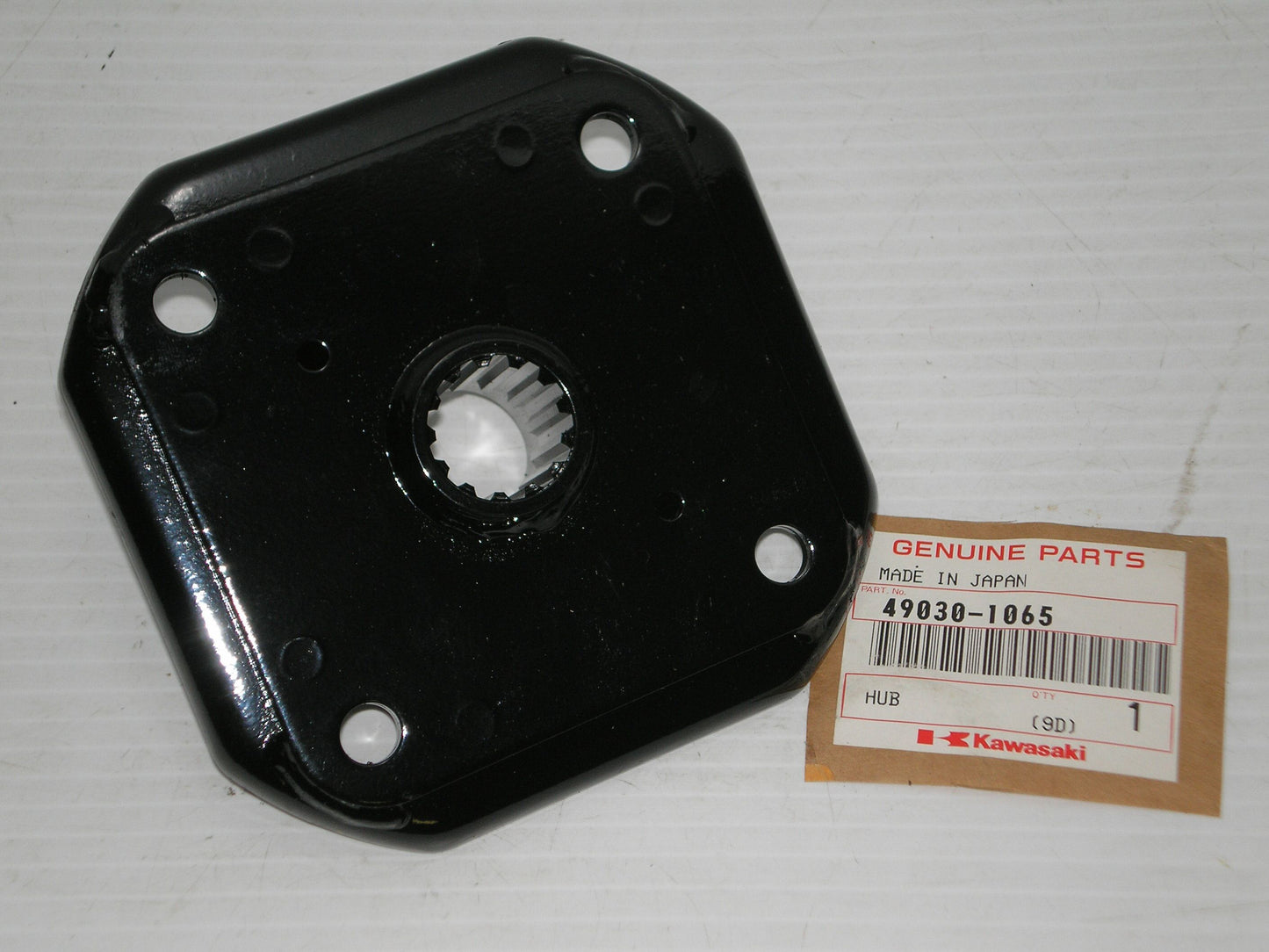 KAWASAKI KLF185 Bayou ATV Factory Rear Wheel Hub 49030-1065