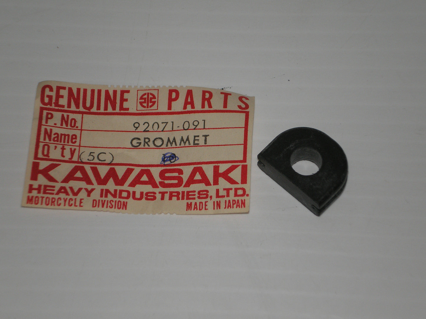 KAWASAKI KD175 KE175 Oil Pump Line Grommet 92071-091