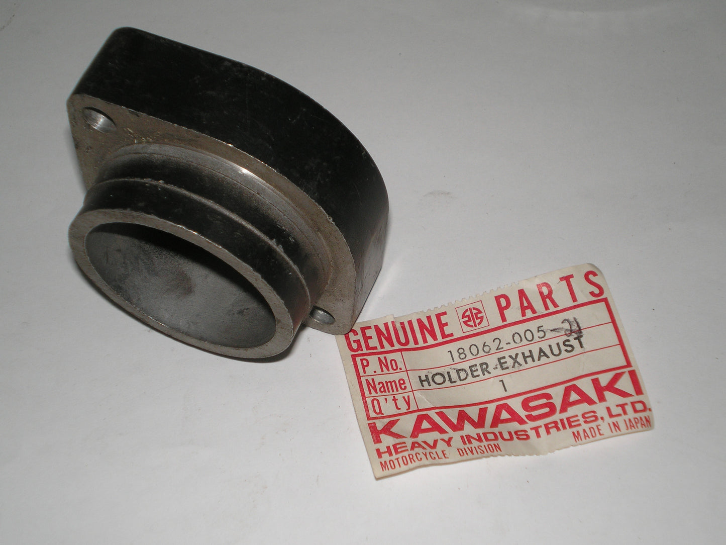 KAWASAKI F6 F7 Factory Engine Black Exhaust Pipe Holder 18062-005-21