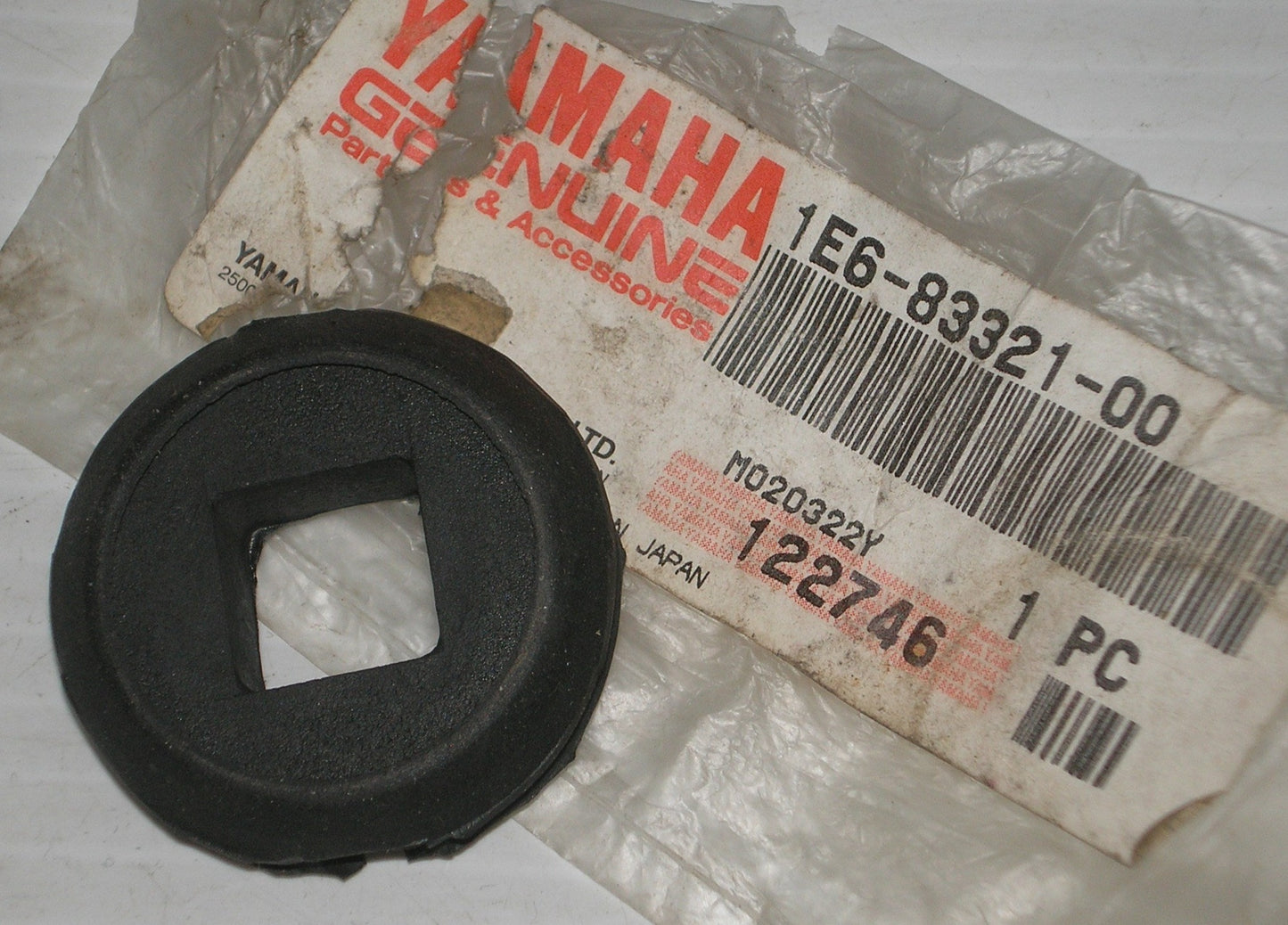 YAMAHA SR500 XJ1100 XS360 XS400 XS750 XS850 XS1100 XT500 Turn Signal Damper 1E6-83321-00