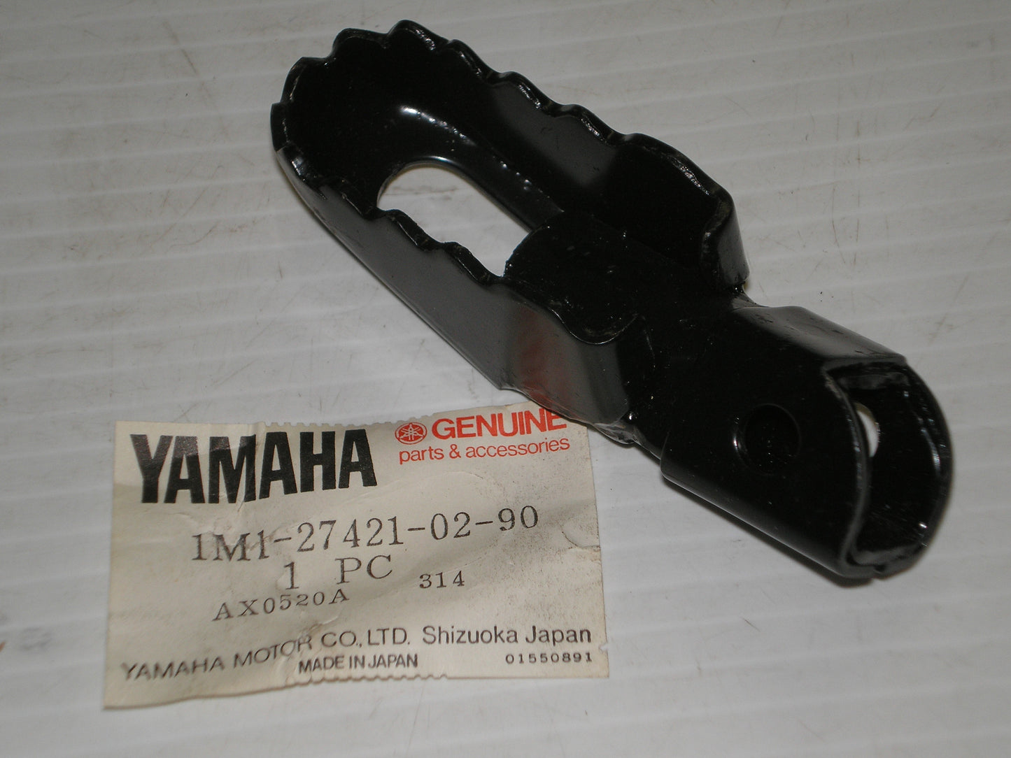YAMAHA YZ IT DT FOOTREST BAR 1M1-27421-02-90 / 1ML-27421-02-33 / 22W-27421-01-90 / 3R1-27421-00