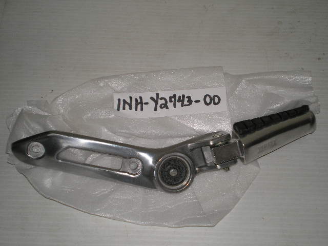 YAMAHA XJ700 XJ750 1986 Rear Footrest Assembly 1NH-Y2743-00