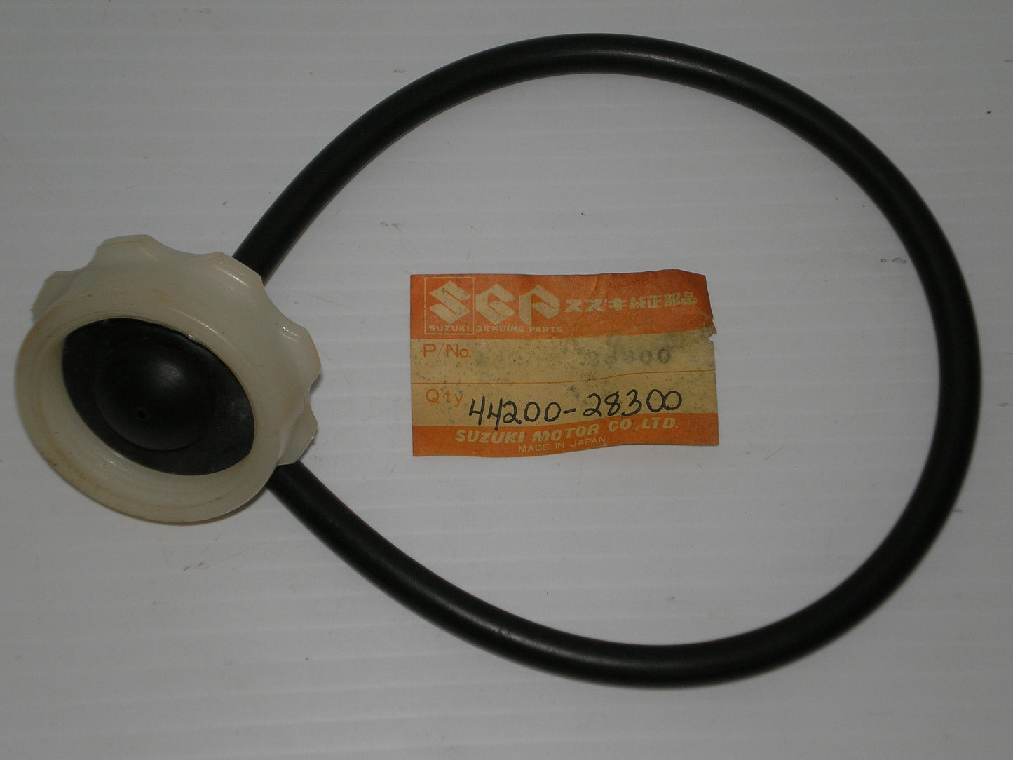SUZUKI JR50 RL250 RM50 RM80 RM100 RM125 RM250 RM370 TM75 TM100 TM125 TM250 TM400 TS75 Fuel Tank Cap & Hose 44200-28300