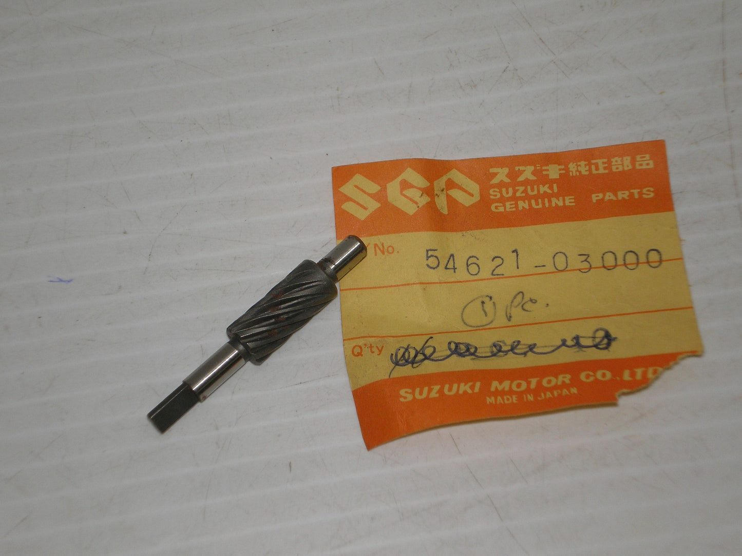 SUZUKI A100 AC100 AS50 RV125 T125 TC90 TC120 TS50 TS75 TS90 Speedometer Drive Gear Pinion 54621-03000 / 54621-03001