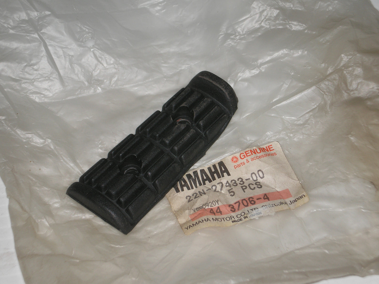 YAMAHA FJ1100 FJ1200 FZX700 FZX750 RZ350 SRX250 XJ900 Rear Footrest Cover 22N-27433-00