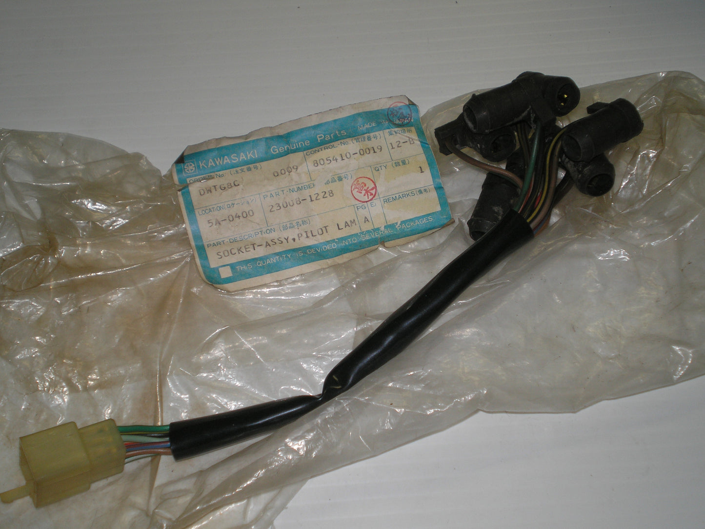 KAWASAKI ZN700 ZN1100 Pilot Lamp Socket Assembly 23008-1228