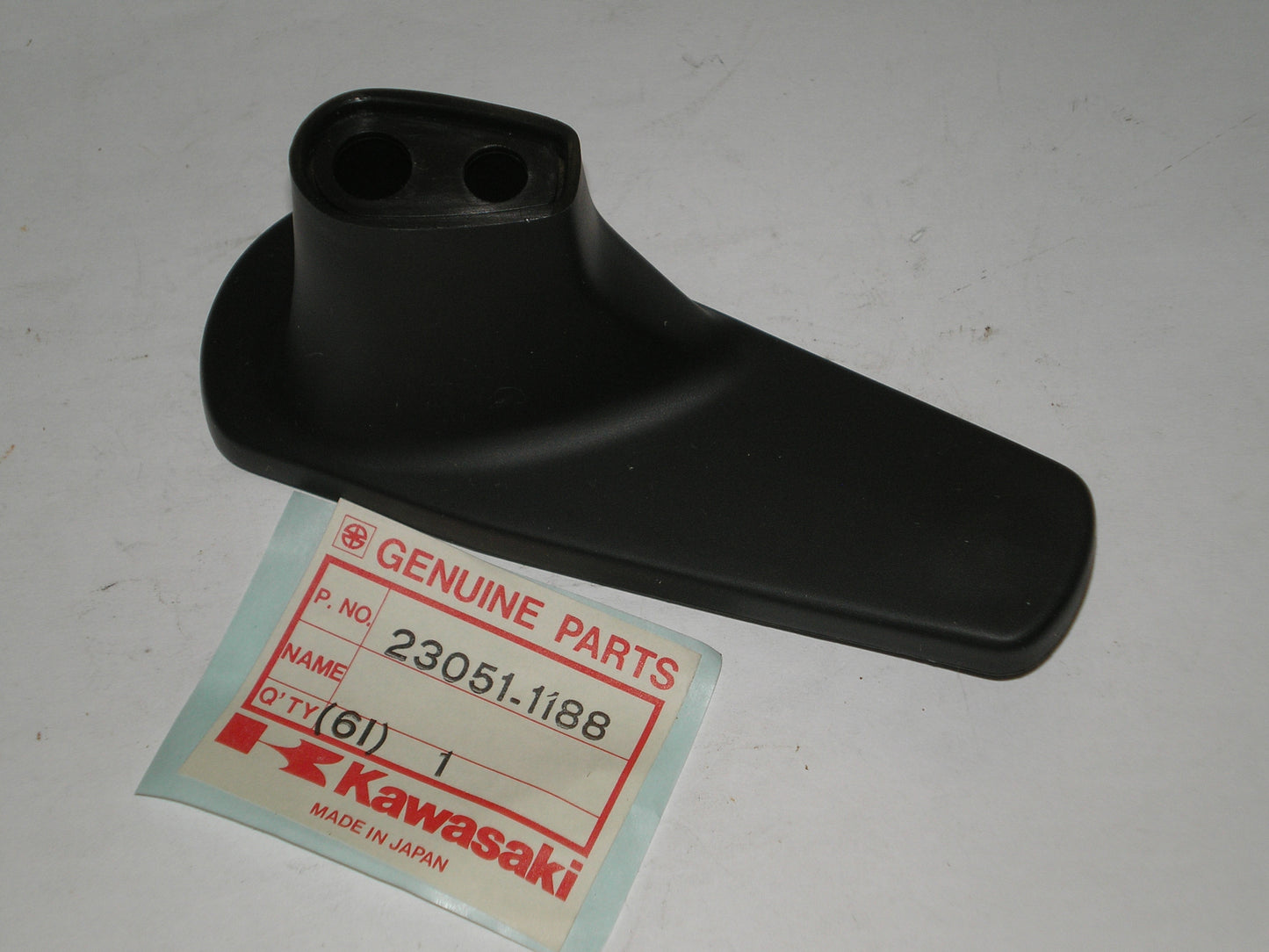 KAWASAKI ZX750 ZX7 Ninjs Turn Signal R/H Bracket 23051-1188