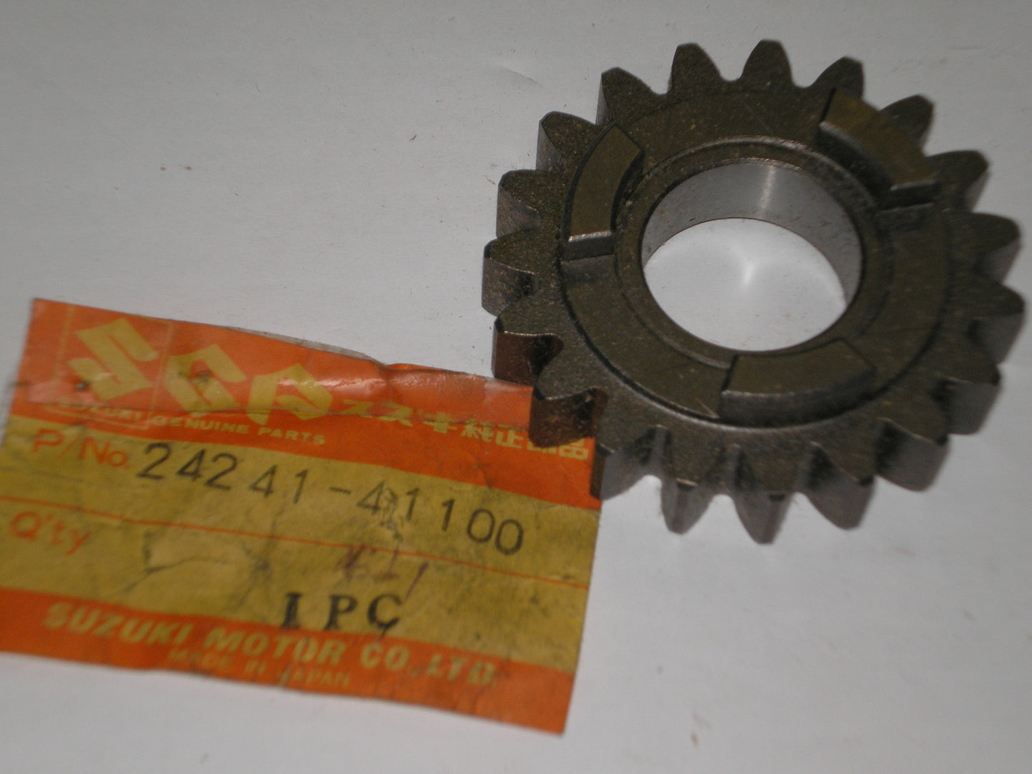 SUZUKI RM250 AHRMA Transmission 4th Drive Gear 19T 24241-41100 / 24241-14301