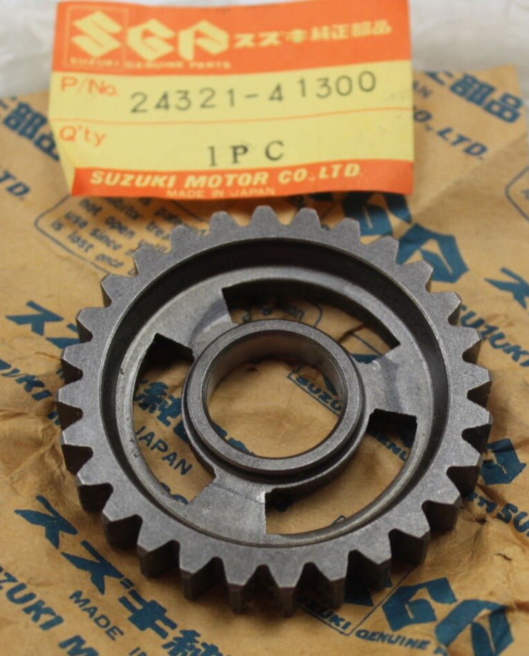SUZUKI RM100 RM125 Transmission Second Driven Gear 28T 24321-41310 / 24321-41300
