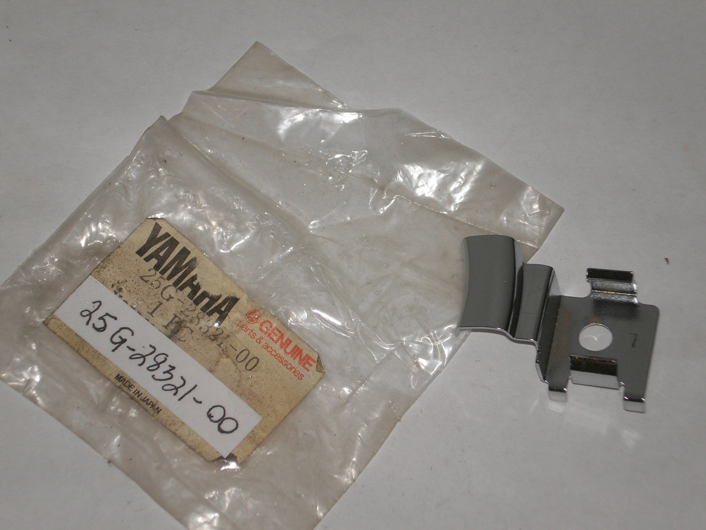 YAMAHA XC180 Riva 1983 - 1985 Leg Shield Stay 25G-28321-00