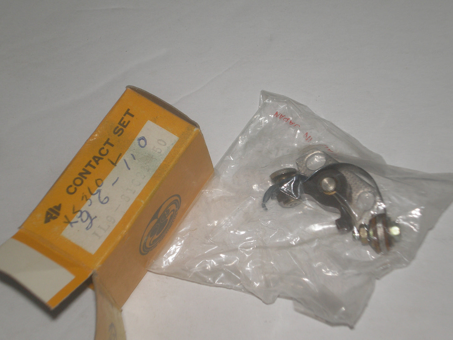 YAMAHA XS360 XS400 R/H Ignition Points Set 1L9-81621-50 / 1L9-81621-51