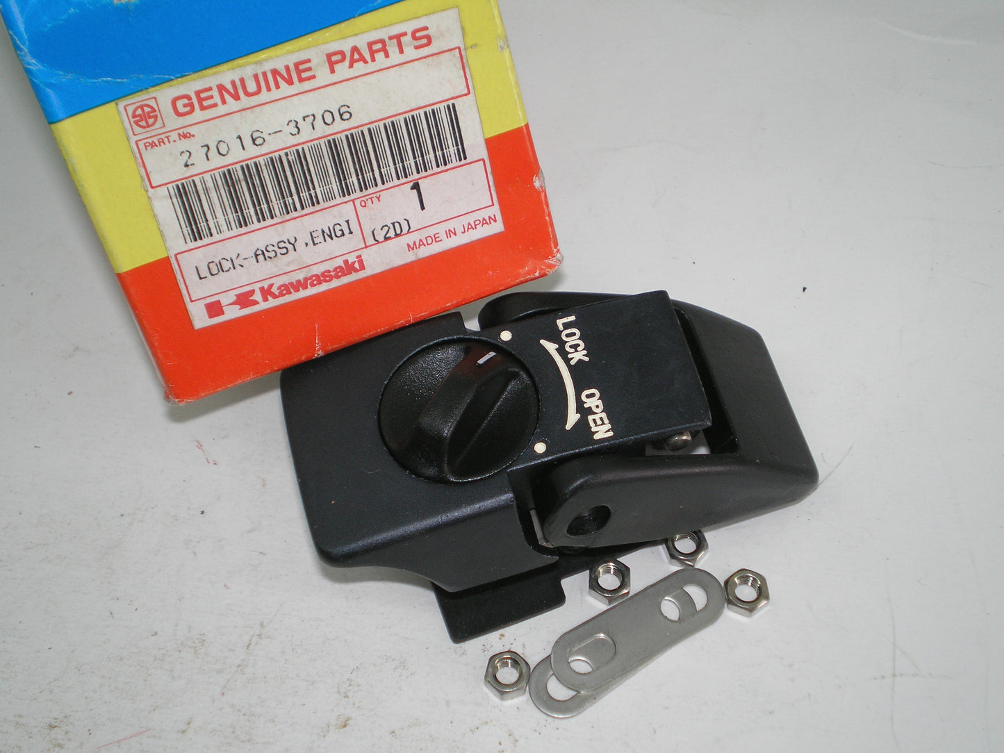 KAWASAKI JF650 Jet Ski Engine Cowl Hood Lock Assembly 27016-3706 / 27016-3701