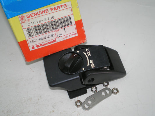 KAWASAKI JF650 Jet Ski Engine Cowl Hood Lock Assembly 27016-3706 / 27016-3701