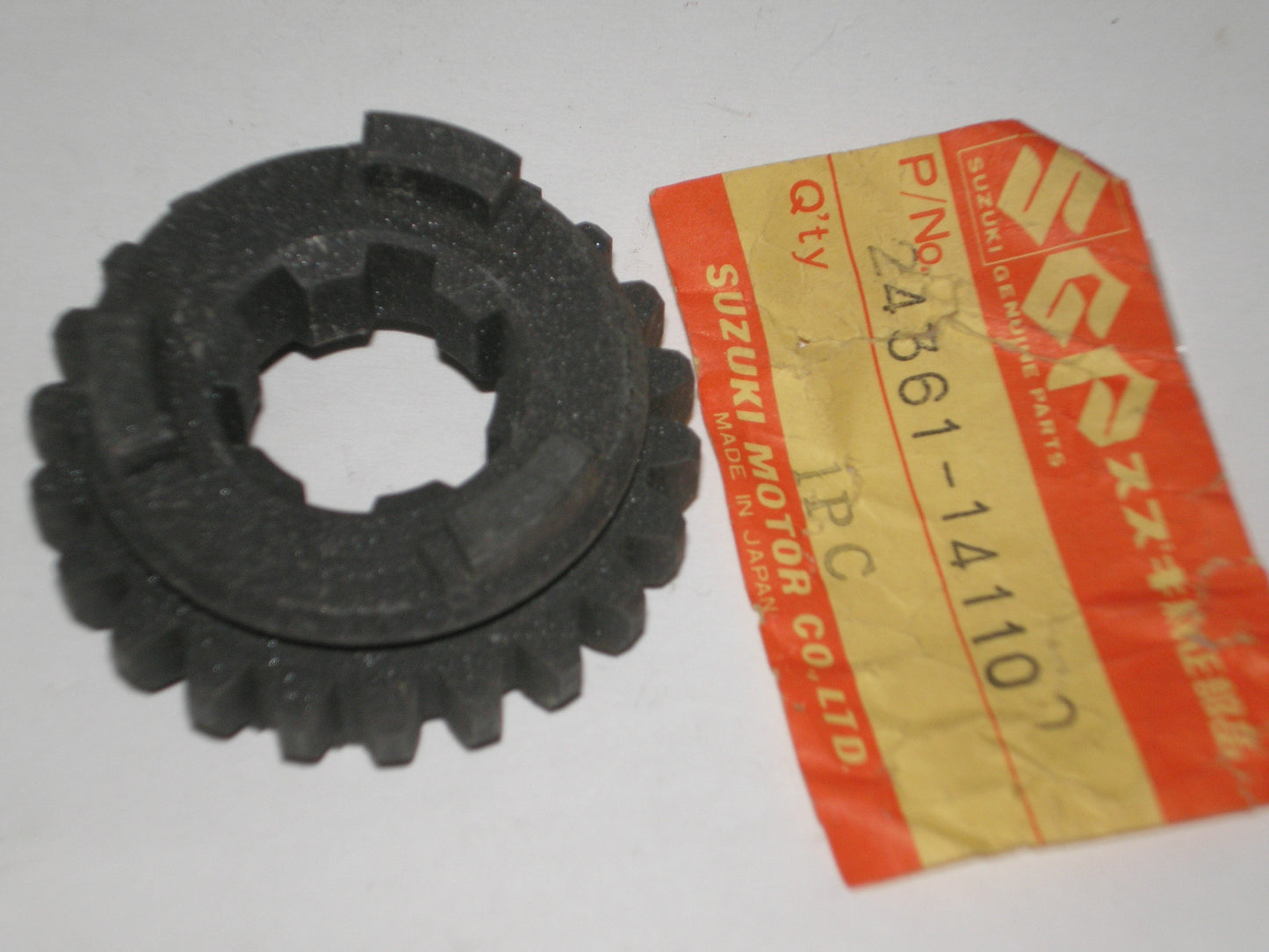 SUZUKI RM125 AHRMA Transmission 6th Driven Gear 22T 24361-14110 / 24361-14101