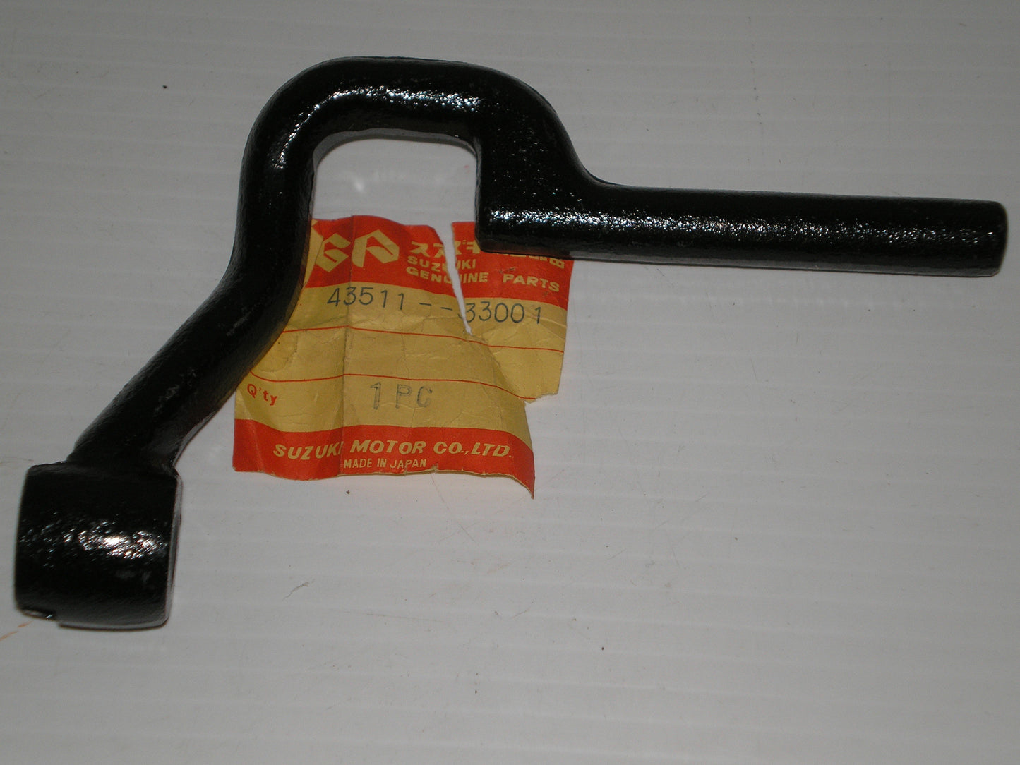 SUZUKI GT380 1972 Factory Front Footrest Bar 43511-33001