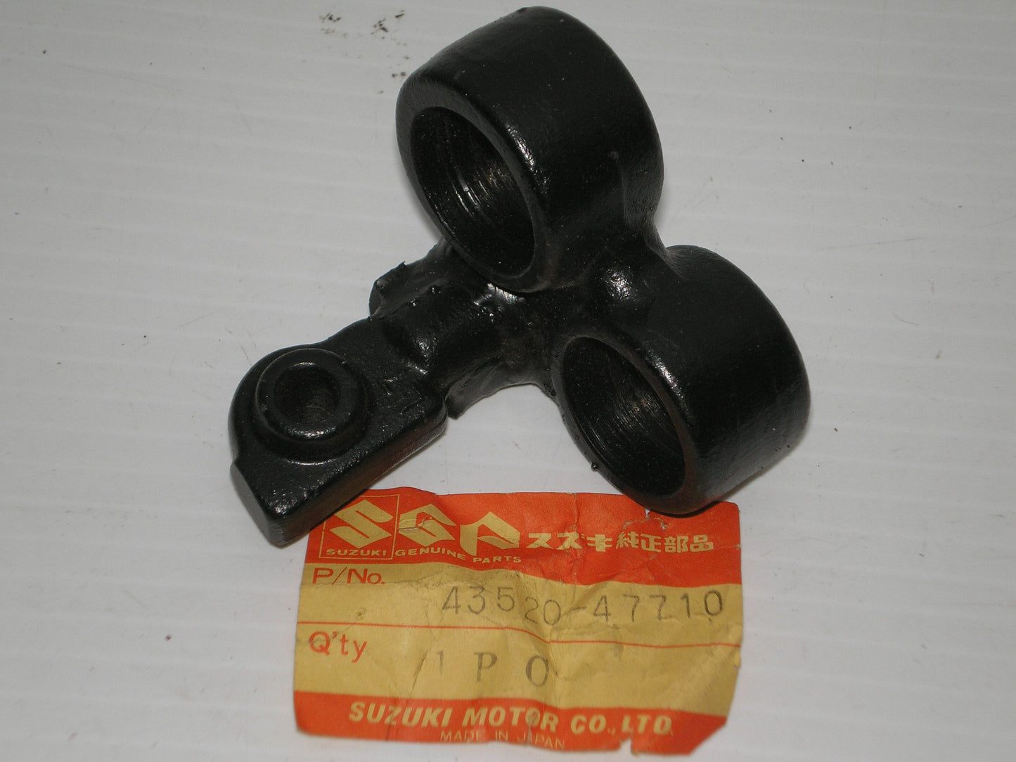 SUZUKI GS550 1982 L/H Front Footrest Bar 43520-47710-291