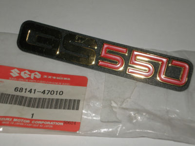 SUZUKI GS550 Frame / Side Cover Emblem 68141-47010