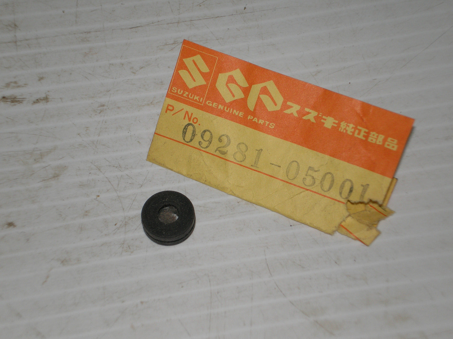 SUZUKI RV90 RV125 TC TM75 TS50 TS75 TS90 TS100 TS125 TS185 Seal 09281-05001