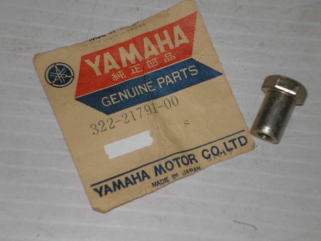 YAMAHA DT2 MX100 MX125 MX175 MX250 MX360 RT2 SC500 Oil Tank Nut 322-21791-00