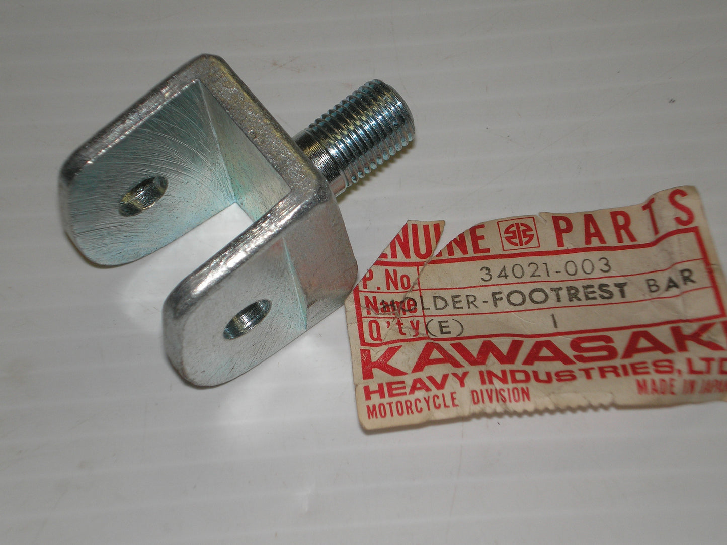 KAWASAKI F7 F9 R/H Footrest Bar Holder 34021-003