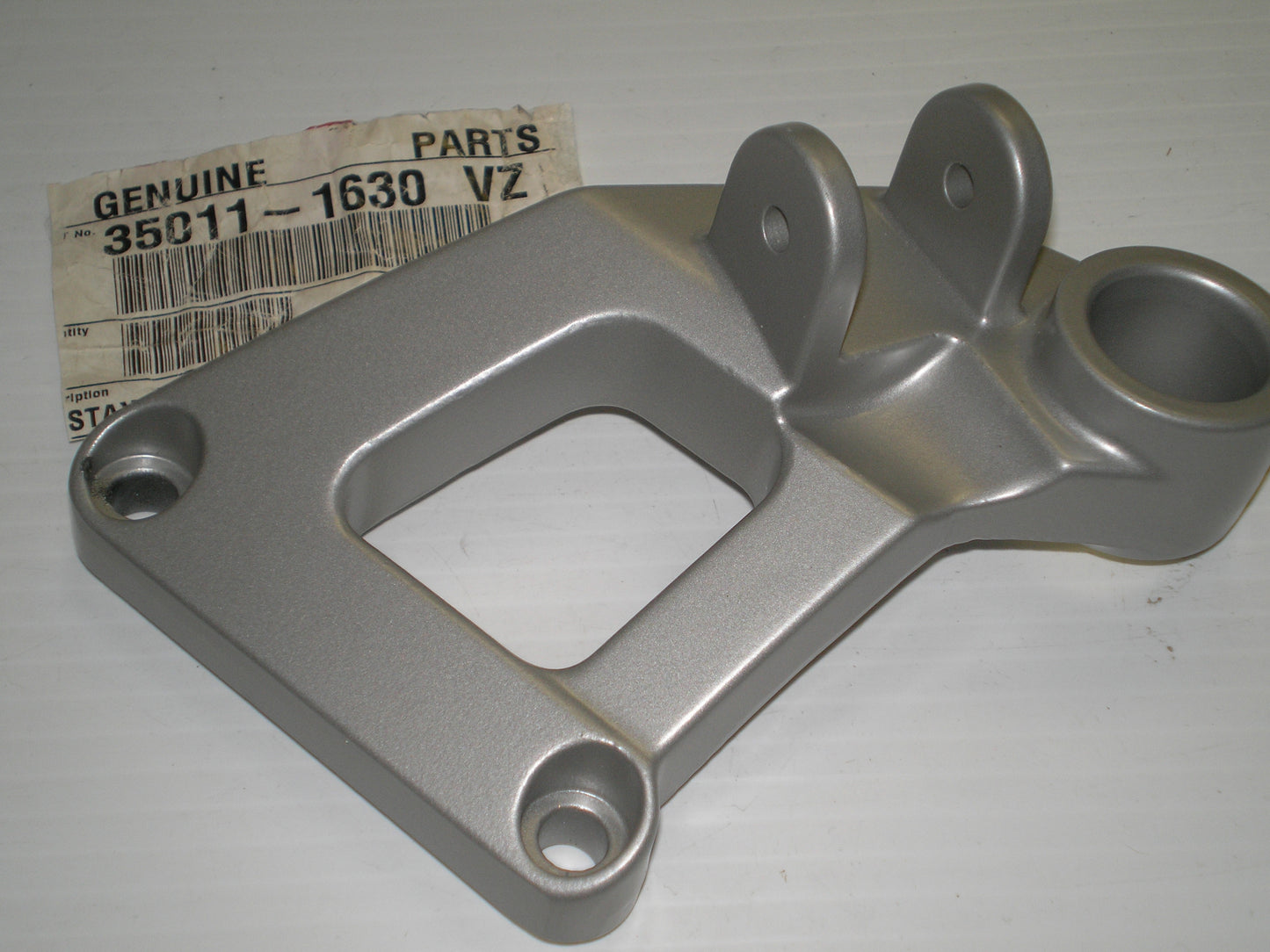 KAWASAKI ZX600 Silver R/H Rear Stay 35011-1630-VZ / 35011-1630