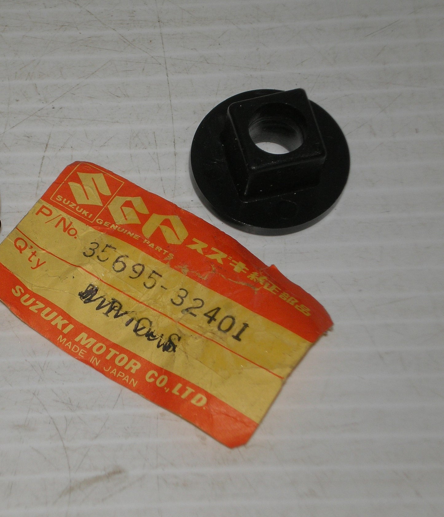 SUZUKI GN 125 250 400 GS 250 300 450 550 650 750 850 SP 370 400 Turn Signal Spacer 35695-32401