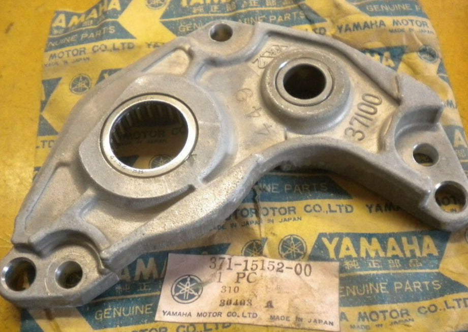 YAMAHA TX500 XS500 Contact Breaker Shaft Bracket 371-15152-00