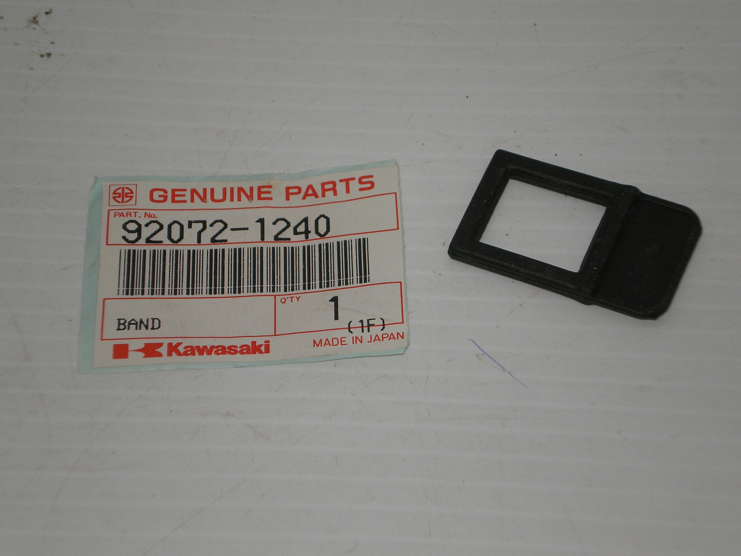 KAWASAKI KLF300 Rear Fender Band 92072-1240