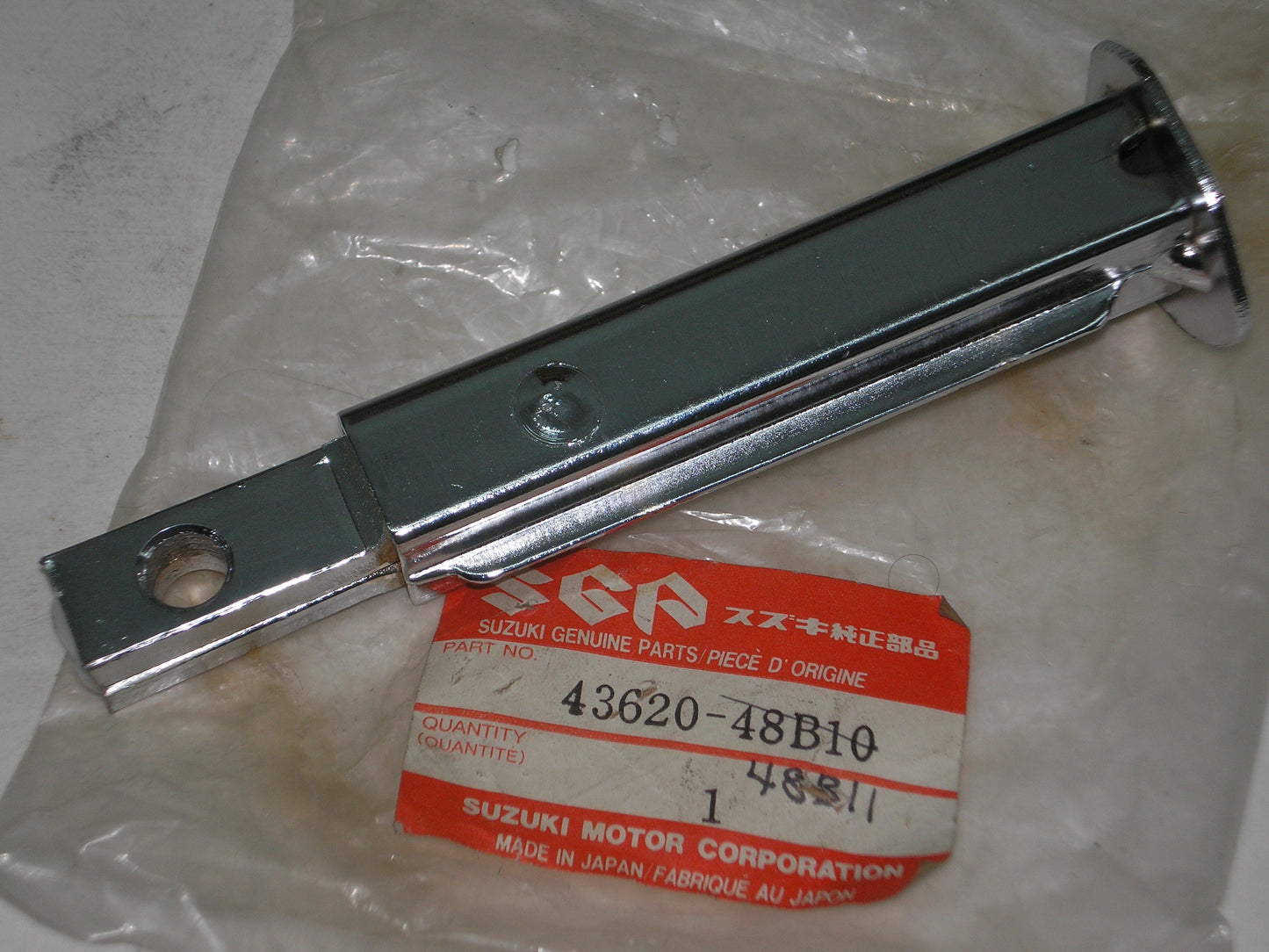 SUZUKI GSX1100 Rear Foot Rest Bar 43620-48B10 / 43520-48B11