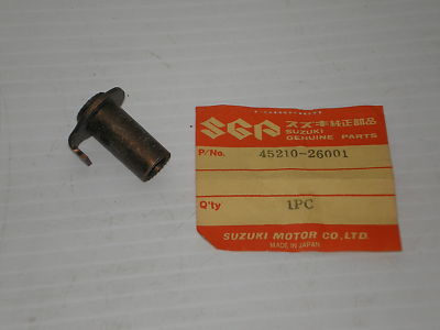 SUZUKI TC125 TC185 TM75 TS50 TS75 TS125 TS185 TS250 TS400 Seat Lock Striker 45210-26000 / 45210-26001