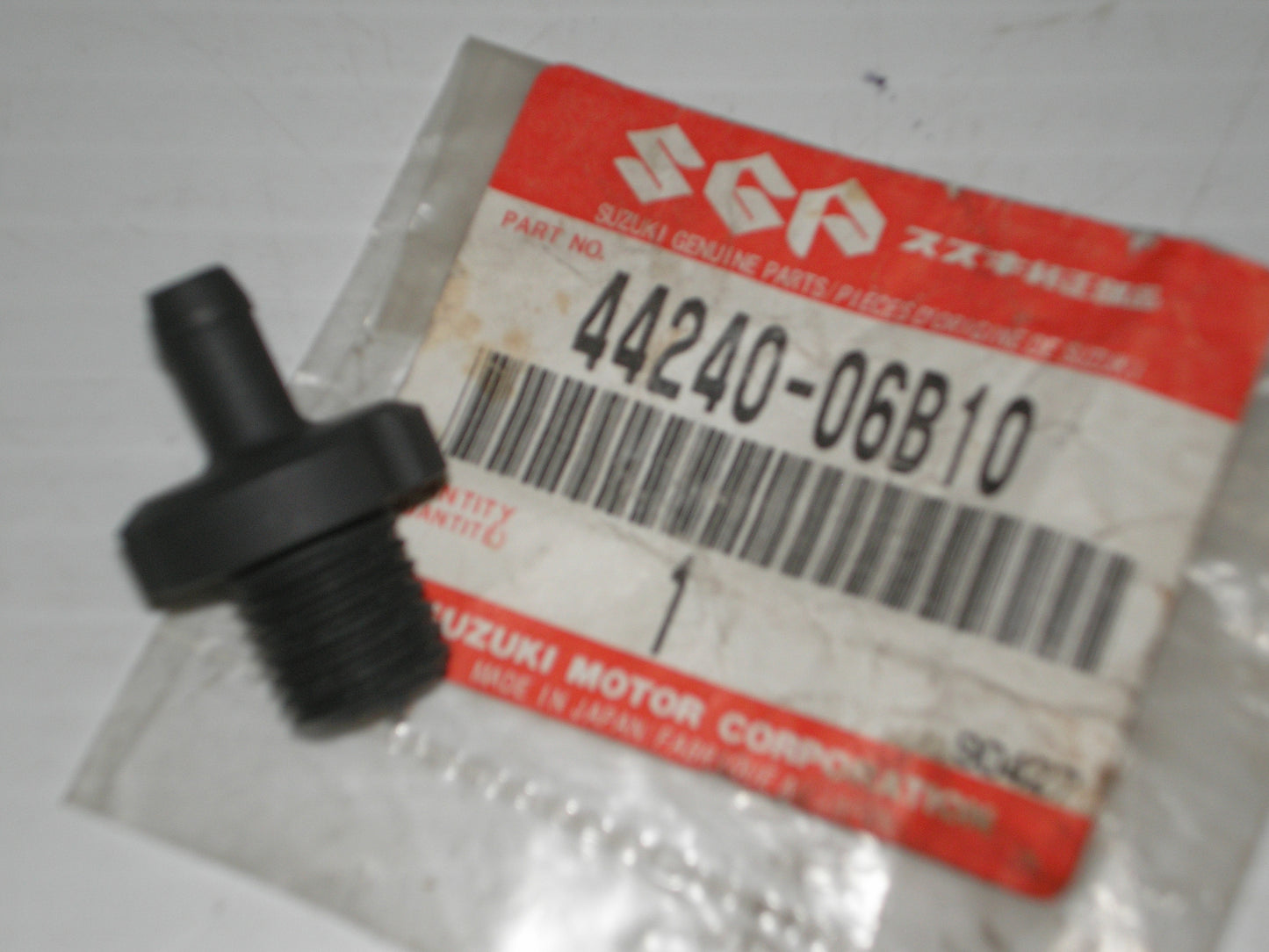 SUZUKI GSX-600 GSX-7550 GSX-R1100 Fuel Tank Breather Plug 44240-06B10