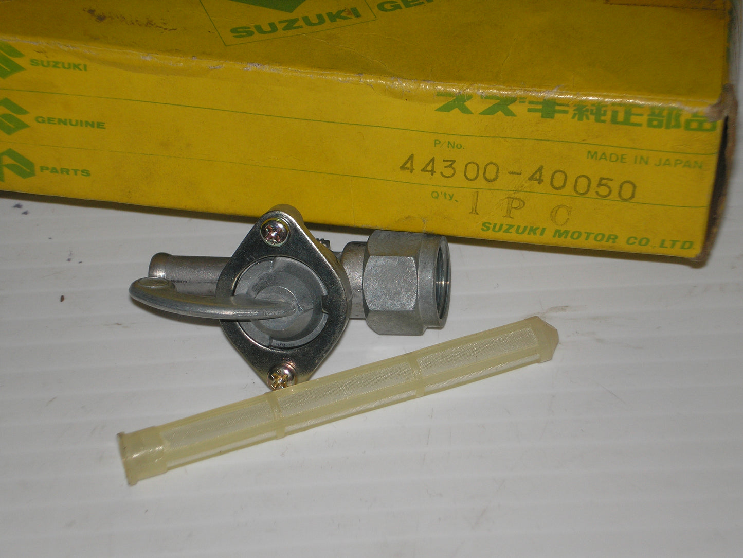 SUZUKI DS80 PE250 RL250 RM50 RM60 RM80 RM100 RM125 RM250 RM370 Fuel Petcock 44300-40050 / 44300-40051