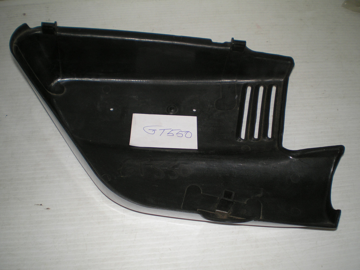 SUZUKI GT550 1972-1973 L/H Frame / Side Cover 47211-34000