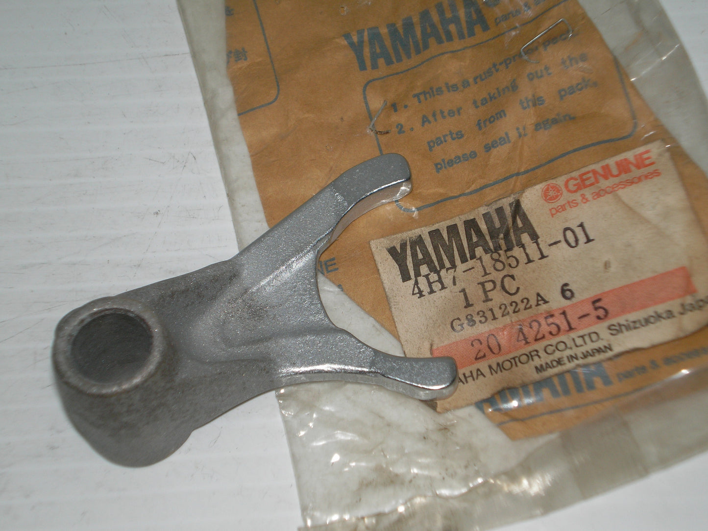 YAMAHA XJ650 XJ700 XJ750 XJ900 XS650 Gear Shift Fork 4H7-18511-01 / 4KM-18511-00