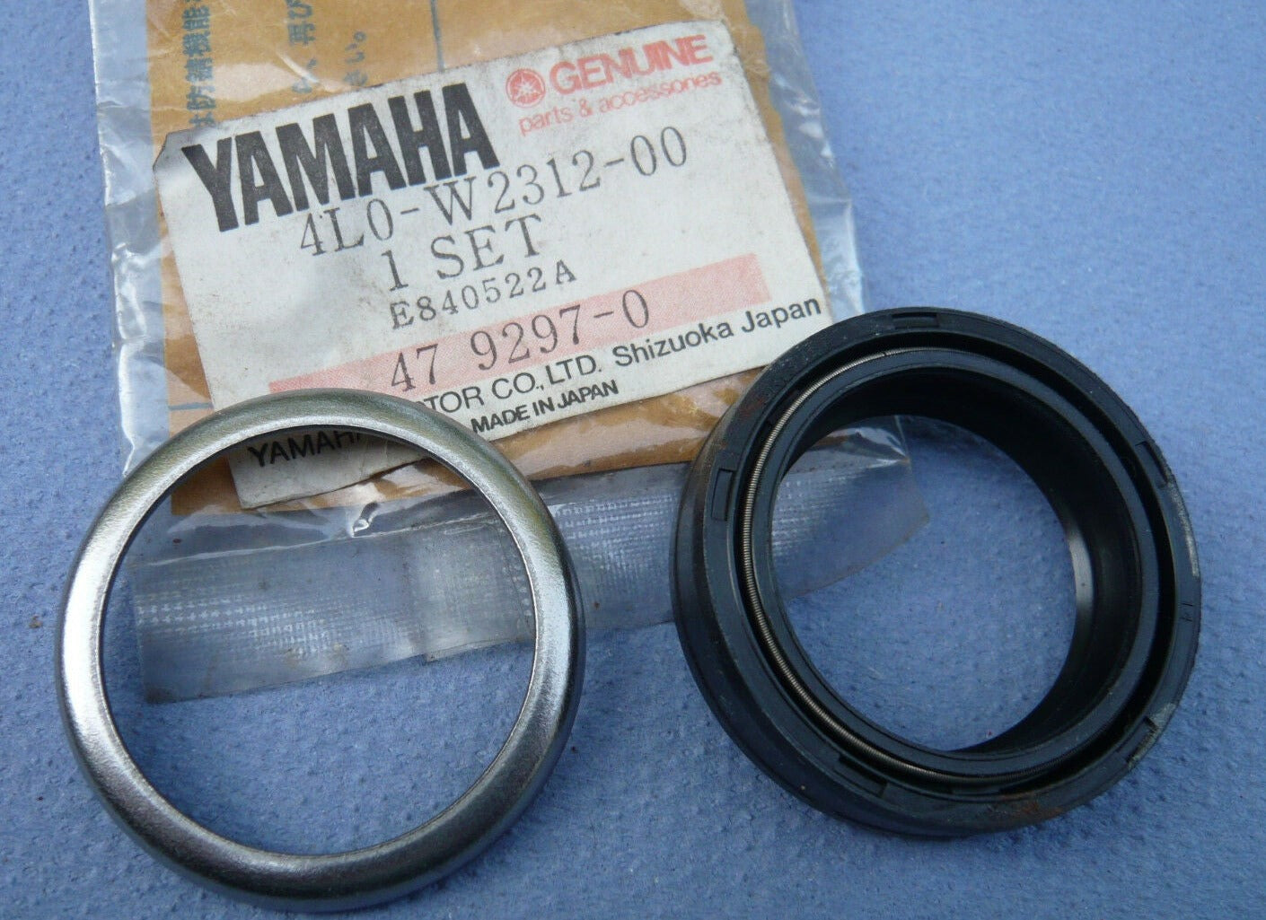 YAMAHA RD250 RD350 Front Fork Oil Seal & Spacer Set 4L0-W2312-00