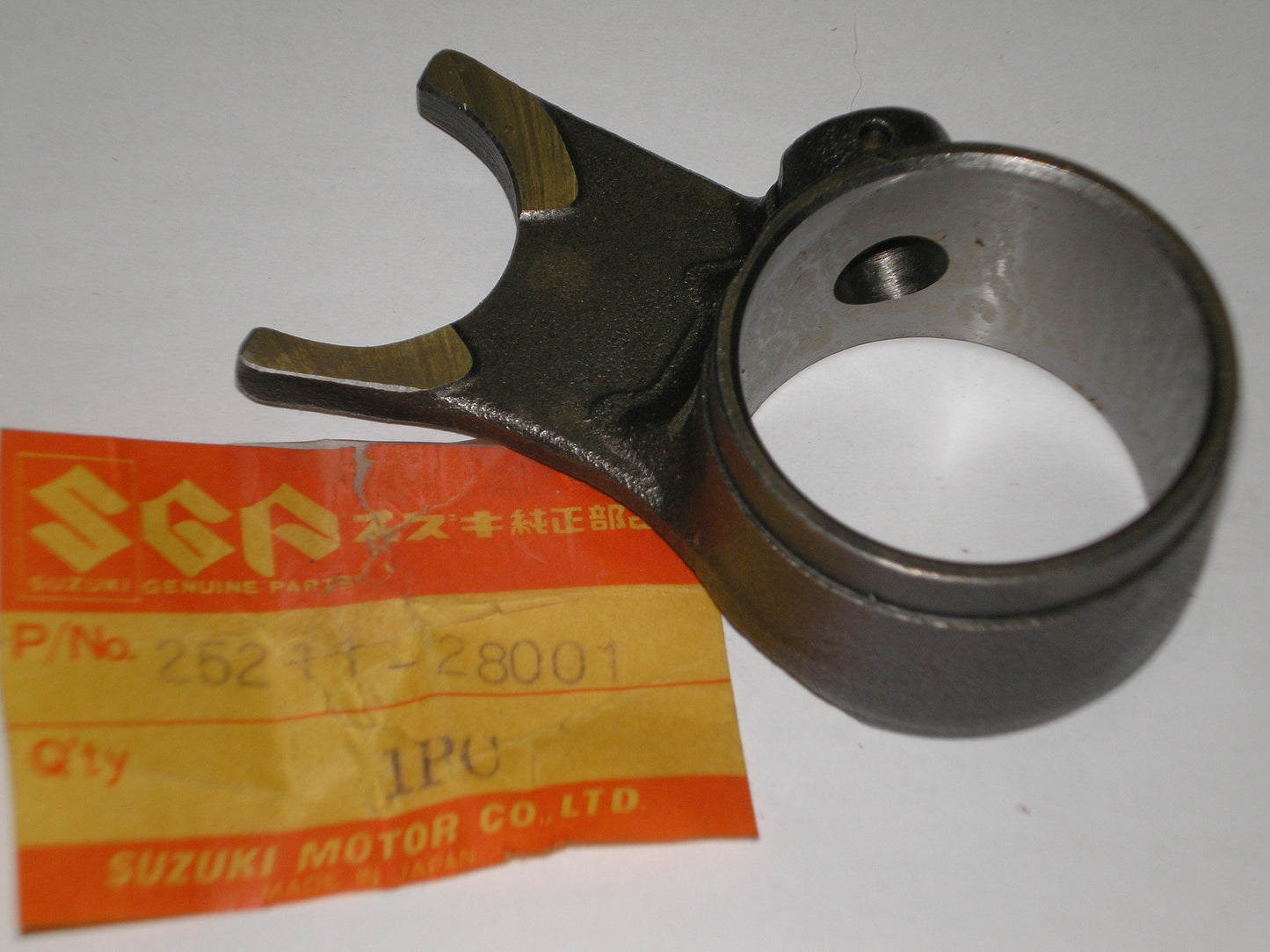 SUZUKI DS185 GT185 RM125 RV125 TM100 TM125 TS 100 125 185 Shift Fork 25211-28001