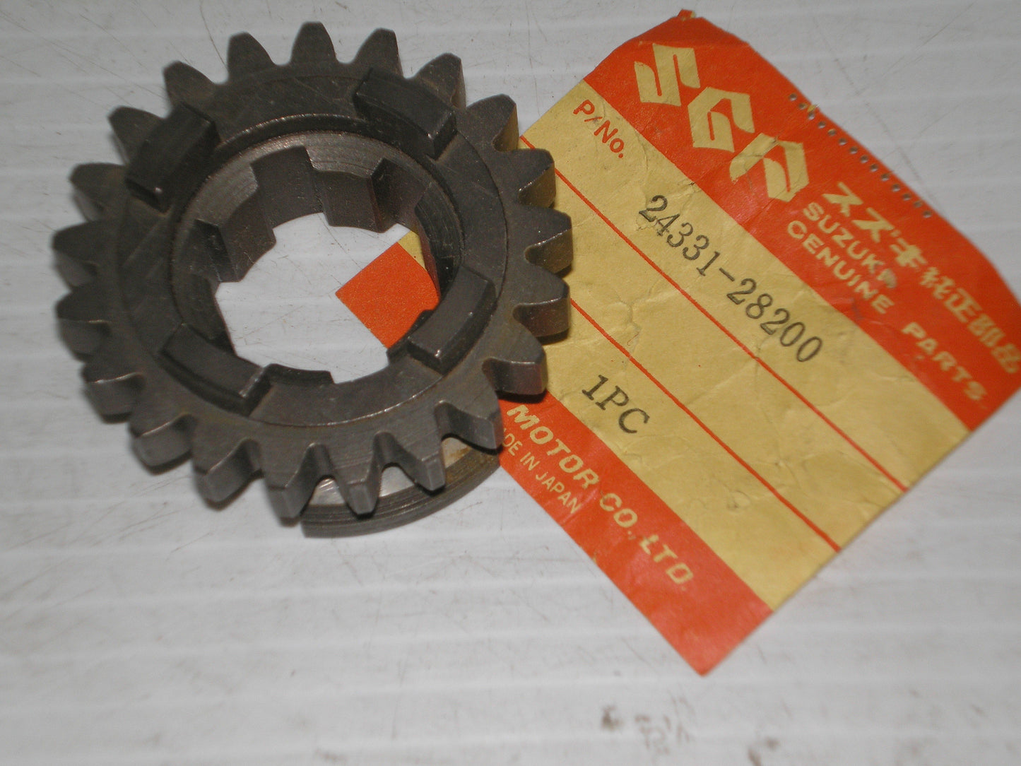 SUZUKI RV125 TC125 Transmission Third Driven Gear 24331-28200