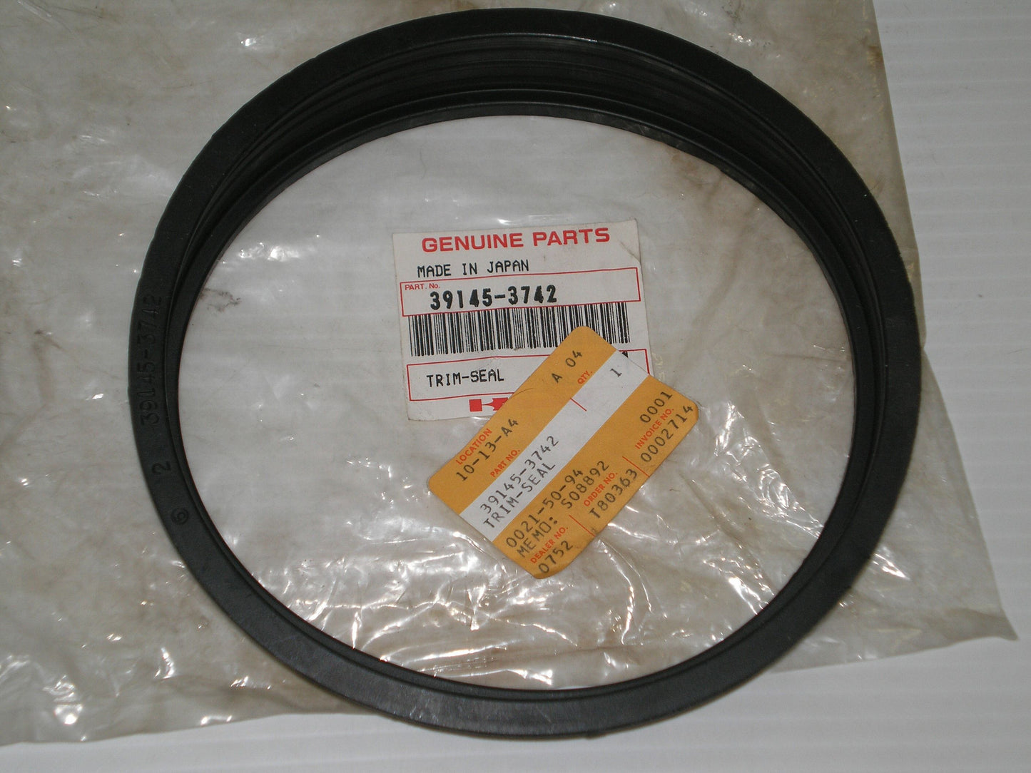 KAWASAKI JH750 JH900 JH1100 JT900 JT1100 Trim Seal 39145-3742